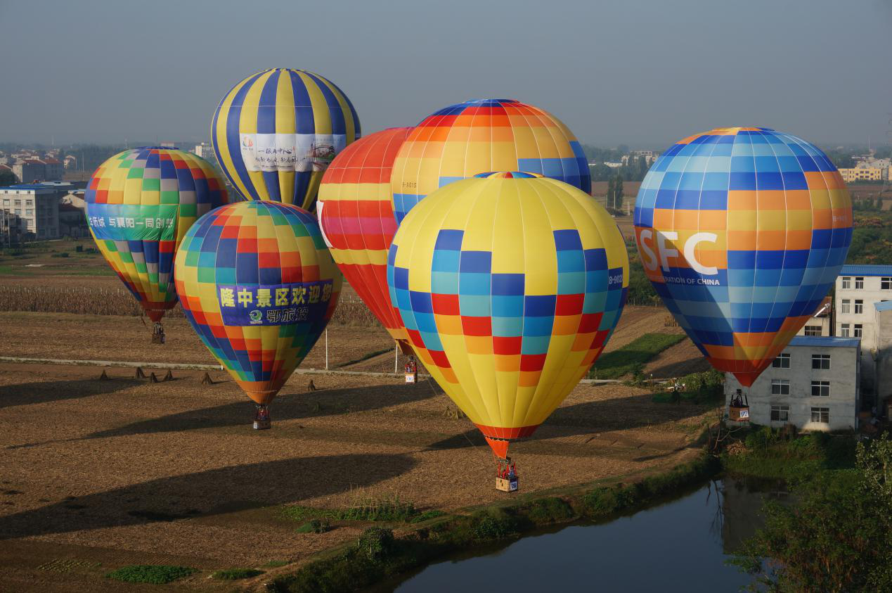 熱氣球聯(lián)賽襄陽(yáng)站火熱進(jìn)行 噴火巡游點(diǎn)燃天空節(jié)(圖3)