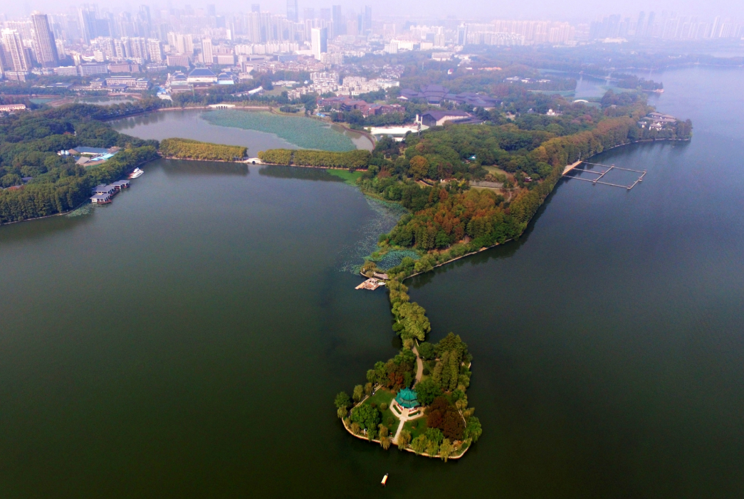 又到秋色斑斕時，東湖美景醉游人（組圖）