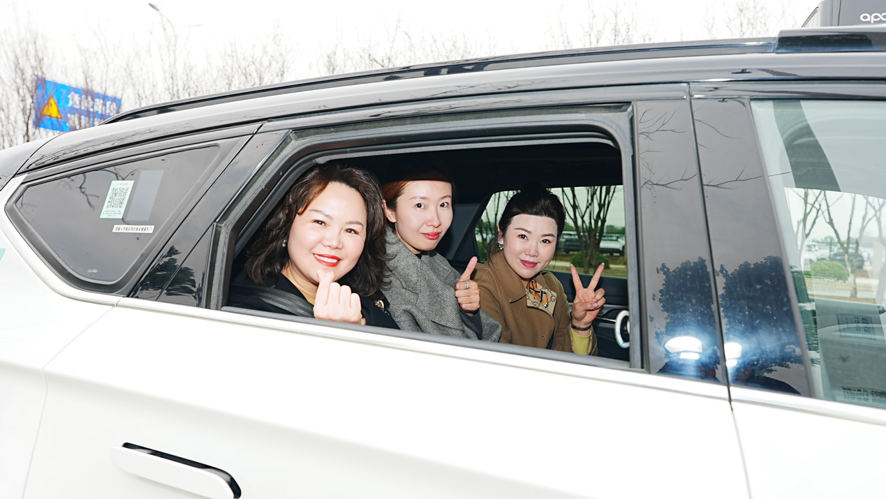 武漢婦聯(lián)聯(lián)動蘿卜快跑啟動"安心出行計劃" 打造全場景女性關(guān)懷樣本(圖3)